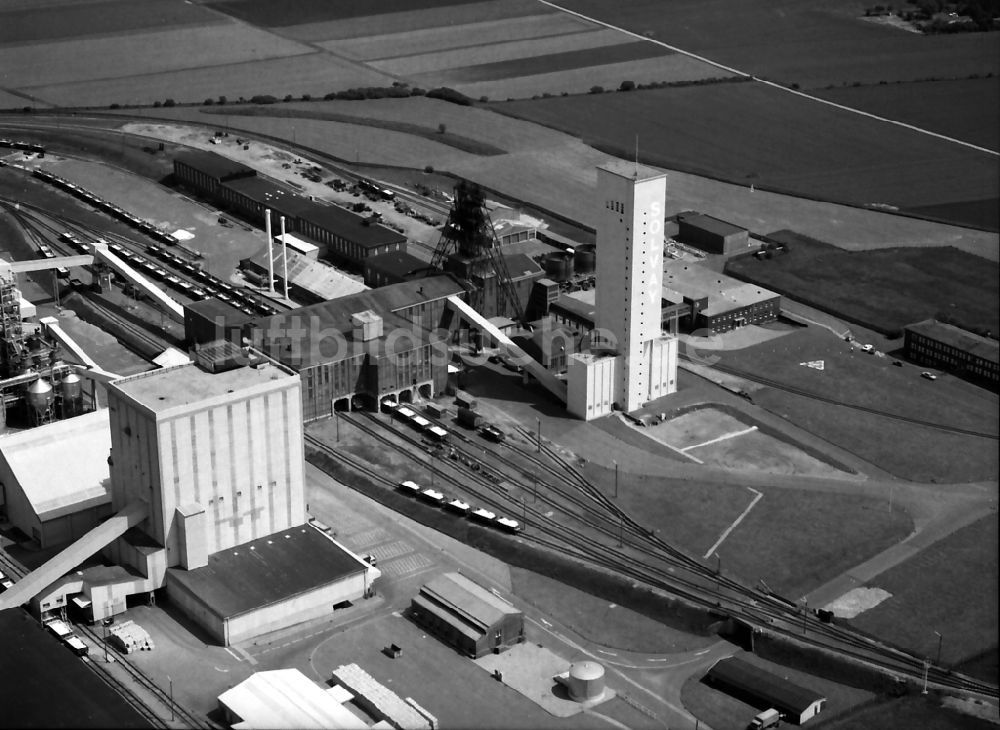 Luftbild Rheinberg - Förderturm und Produktionsanlagen auf dem Gelände des Salzbergwerkes in Rheinberg im Bundesland Nordrhein-Westfalen, Deutschland