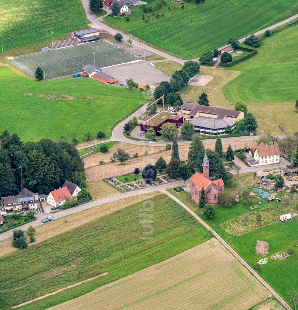 Luftbild Freiamt - Freiamt Ortsteil Nusbach mit Schule und Kirche im Bundesland Baden-Württemberg, Deutschland