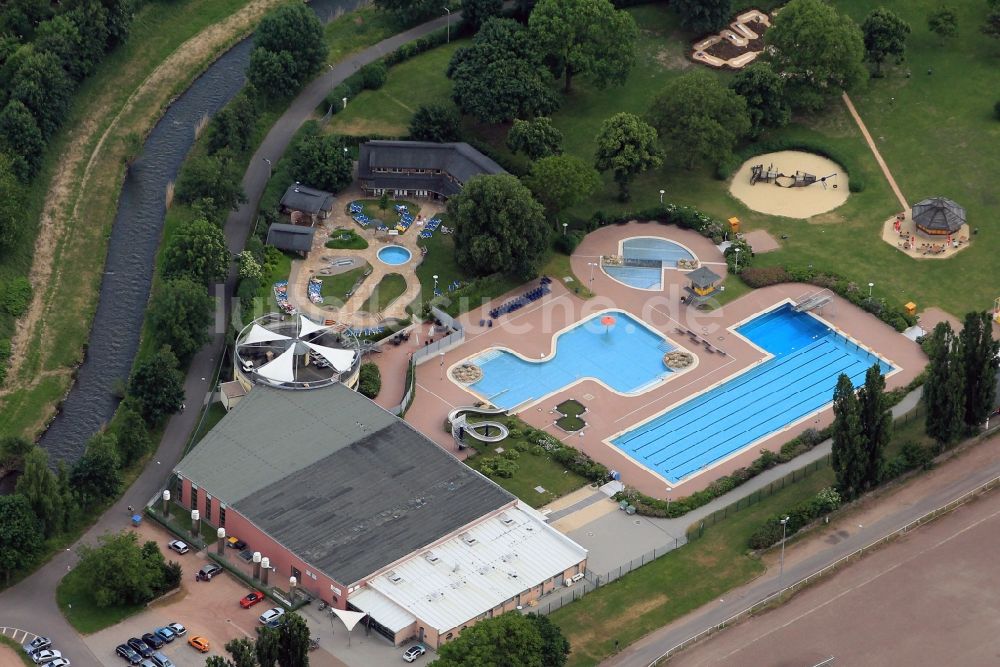 Luftaufnahme Eisenach - Freibad und Hallenbad Aquaplex in Eisenach im Bundesland Thüringen