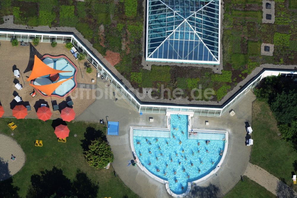 Bad Düben von oben - Freibad, Schwimmbecken und Dach der Heide Spa Anlage in Bad Düben im Bundesland Sachsen