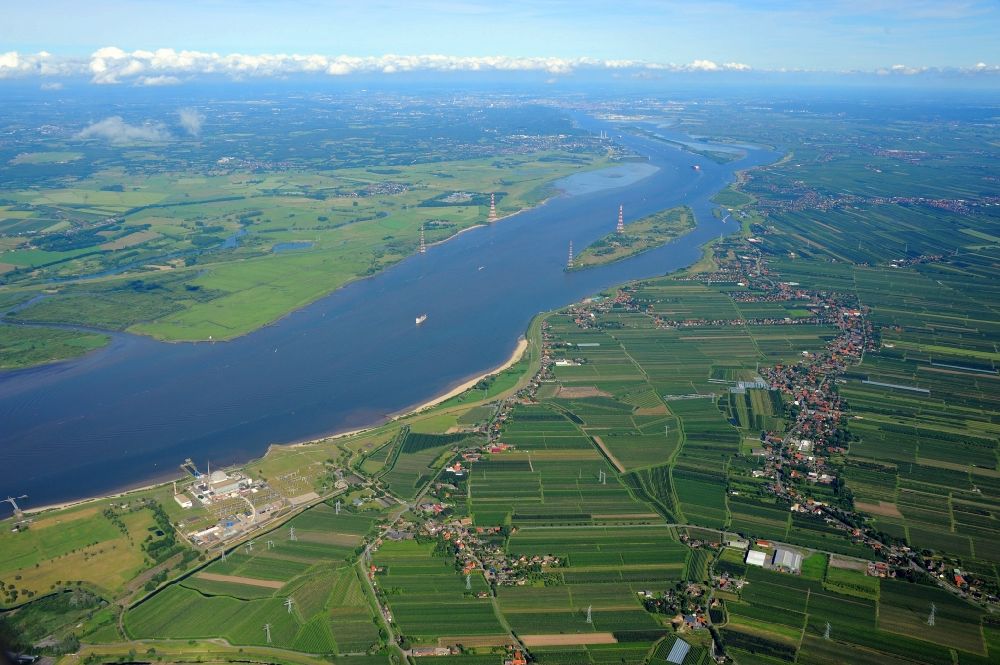 Luftbild Steinkirchen - Freileitungsmasten auf dem Lühesand in Steinkirchen im Bundesland Niedersachsen