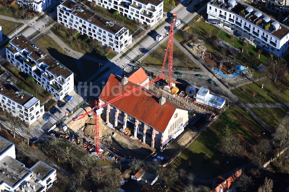 Luftaufnahme München - Freistehende Fassade des entkernten Heizwerk Schwabing in München im Bundesland Bayern, Deutschland
