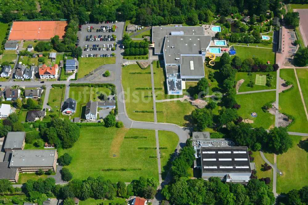 Luftaufnahme Arnsberg - Freizeiteinrichtung NASS - Freizeitbad Arnsberg und Sportzentrum Große Wiese in Arnsberg im Bundesland Nordrhein-Westfalen, Deutschland