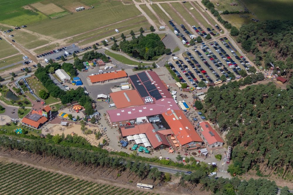 Beelitz von oben - Freizeitzentrum Spargel- und Erlebnishof Klaistow im Bundesland Brandenburg
