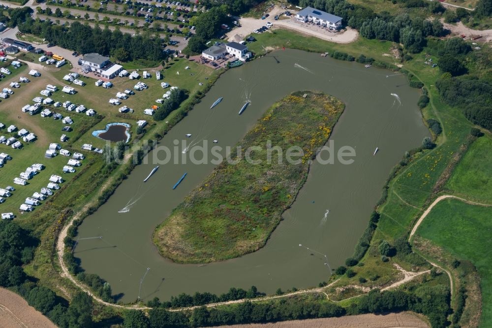 Luftbild Damp - Freizeitzentrum der Wasserski - Rennbahn in Damp im Bundesland Schleswig-Holstein, Deutschland
