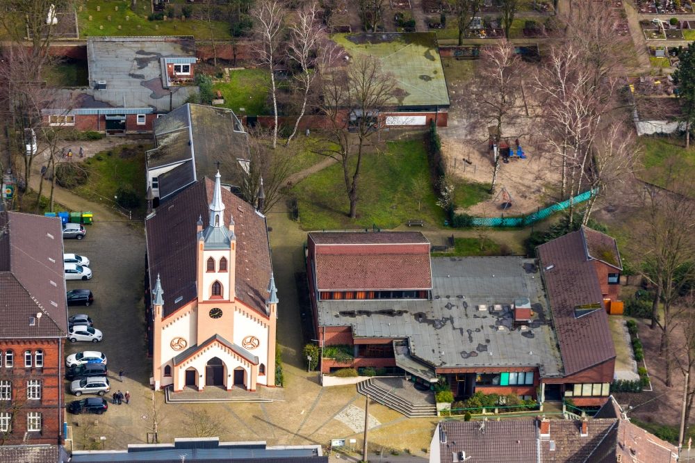 Luftbild Oberhausen - Friedenskirche in Oberhausen im Bundesland Nordrhein-Westfalen, Deutschland