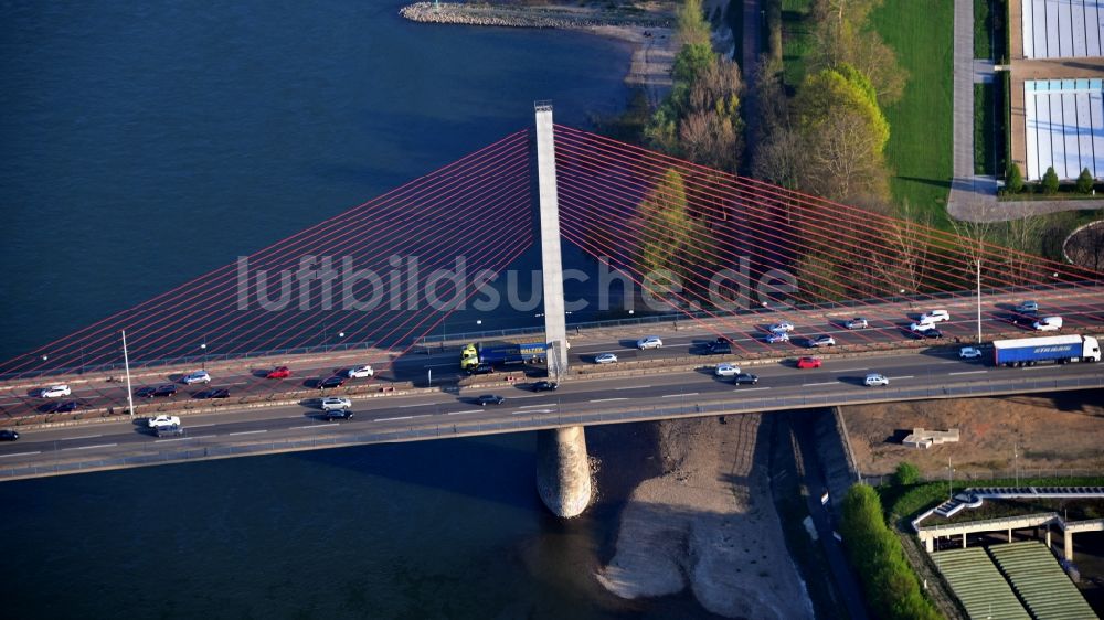 Luftaufnahme Bonn - Friedrich-Ebert-Brücke in Bonn im Bundesland Nordrhein-Westfalen, Deutschland