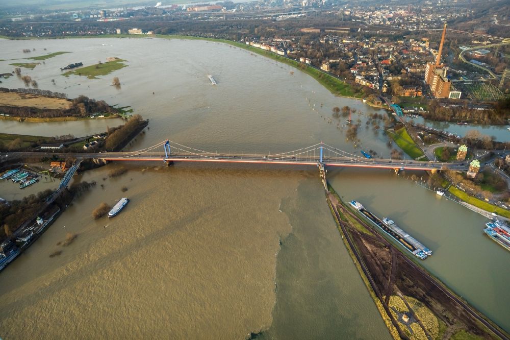 Luftbild Duisburg - Friedrich-Ebert-Brücke in Duisburg im Bundesland Nordrhein-Westfalen