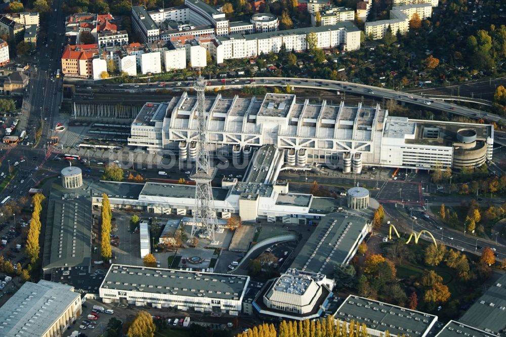 Luftaufnahme Berlin - Funkturm und Messegelände ICC Kongreßzentrum im Stadtteil Charlottenburg in Berlin