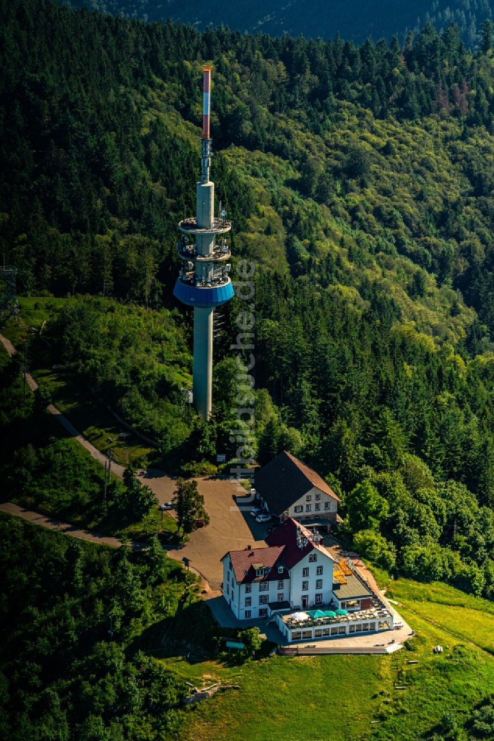 Badenweiler aus der Vogelperspektive: Funkturm und Sendeanlage als Grundnetzsender Hoch Blauen in Schliengen im Bundesland Baden-Württemberg, Deutschland