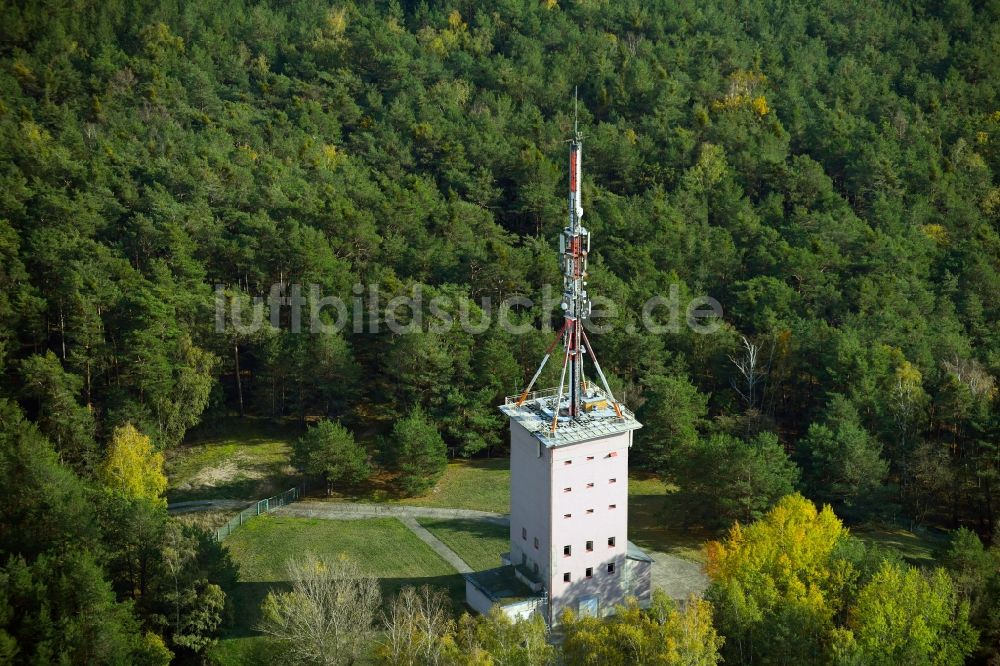 Luftbild Phöben - Funkturm und Sendeanlage als Grundnetzsender auf dem Phöbener Wachtelberg in Phöben im Bundesland Brandenburg, Deutschland