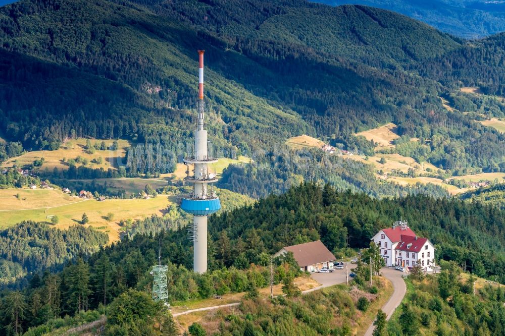 Schliengen von oben - Funkturm und Sendeanlage als Grundnetzsender Sender Blauen in Schliengen im Bundesland Baden-Württemberg, Deutschland