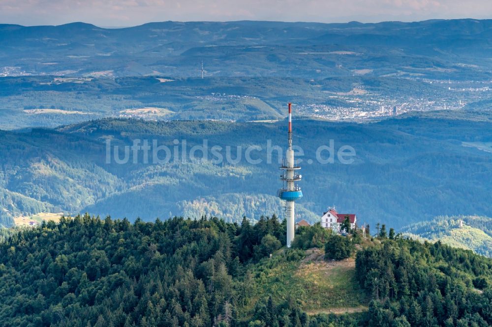 Schliengen von oben - Funkturm und Sendeanlage als Grundnetzsender Sender Blauen in Schliengen im Bundesland Baden-Württemberg, Deutschland