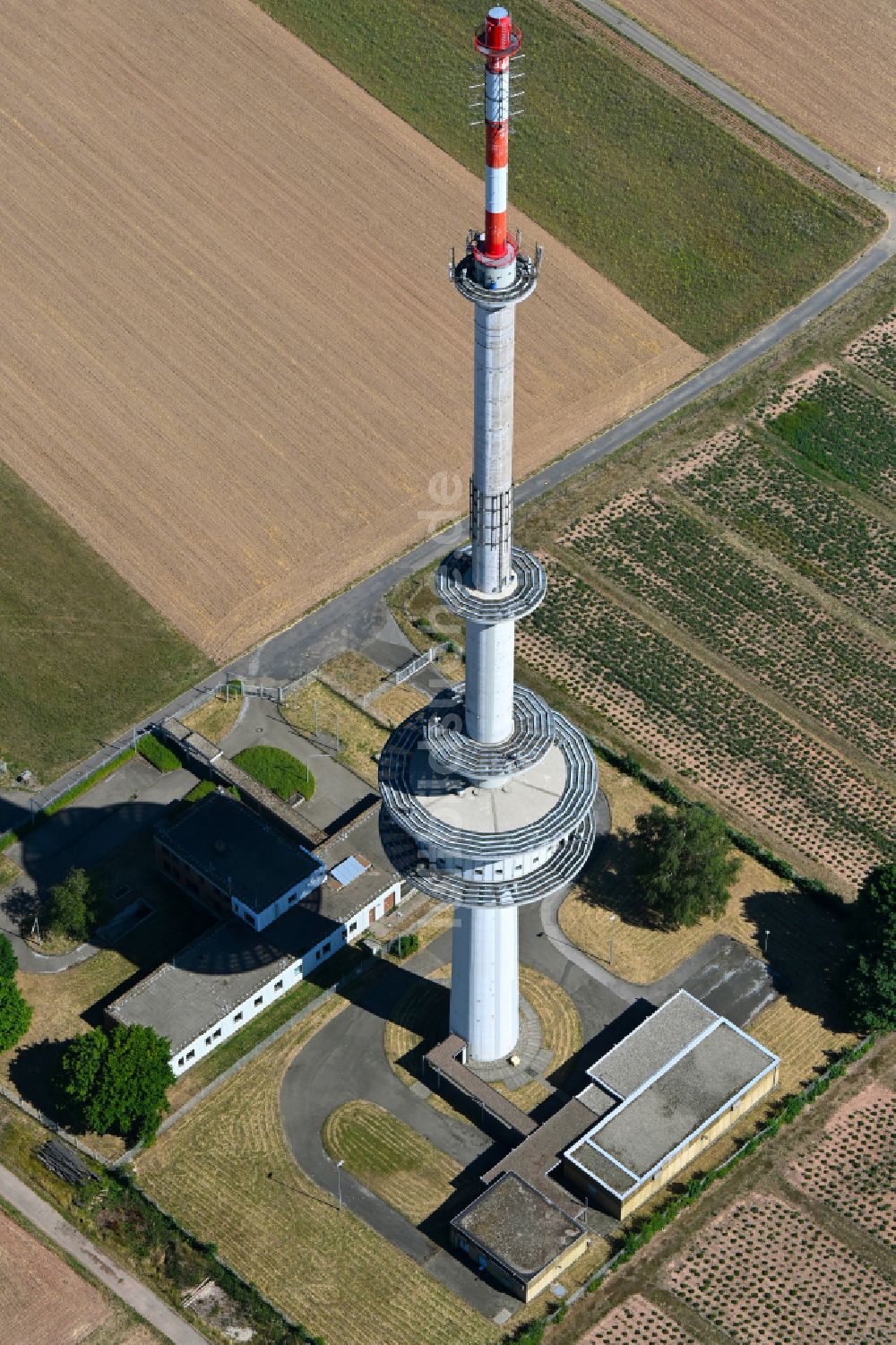 Luftaufnahme Mudau - Funkturm und Sendeanlage als Grundnetzsender Sender Reisenbach in Mudau im Bundesland Baden-Württemberg, Deutschland