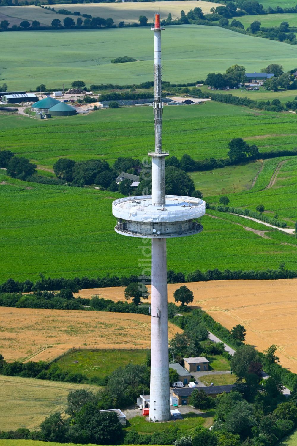 Luftbild Kleinwolstrup - Funkturm und Sendeanlage als Grundnetzsender Sendeturm Freienwill in Kleinwolstrup im Bundesland Schleswig-Holstein, Deutschland