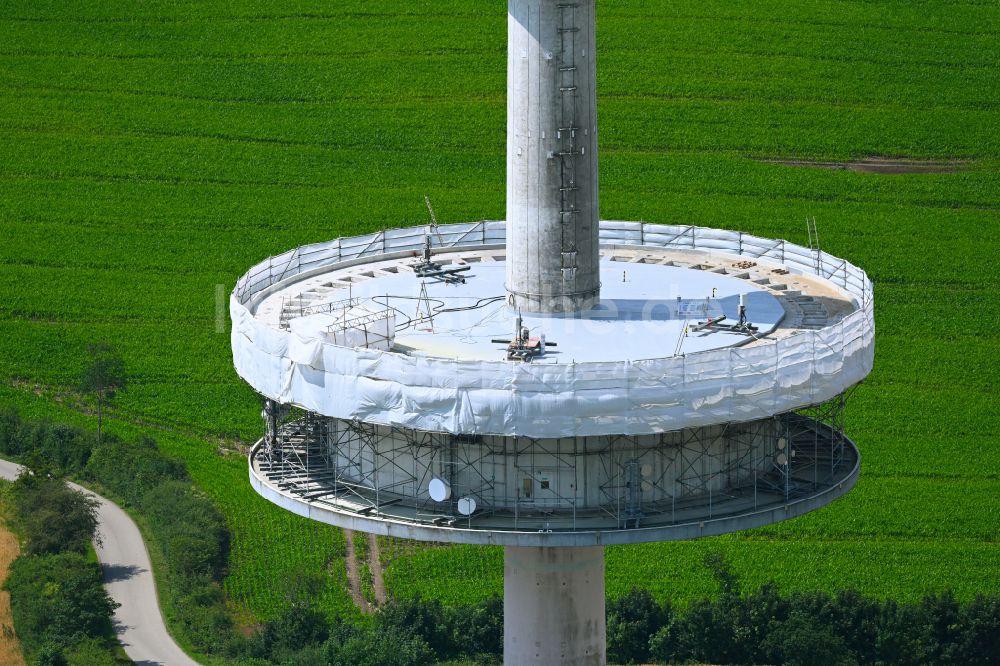 Luftaufnahme Kleinwolstrup - Funkturm und Sendeanlage als Grundnetzsender Sendeturm Freienwill in Kleinwolstrup im Bundesland Schleswig-Holstein, Deutschland