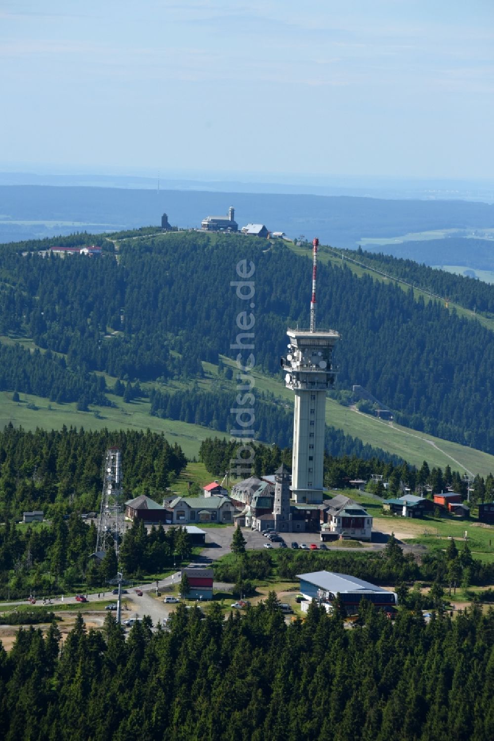 Luftbild Jachymov - Sankt Joachimsthal - Funkturm und Sendeanlage auf der Kuppe des Bergmassives Klinovec - Keilberg in Jachymov - Sankt Joachimsthal in Cechy - Böhmen, Tschechien