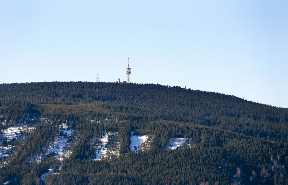 Luftbild Jachymov - Sankt Joachimsthal - Funkturm und Sendeanlage auf der Kuppe des Bergmassives Klinovec - Keilberg in Jachymov - Sankt Joachimsthal in Cechy - Böhmen, Tschechien