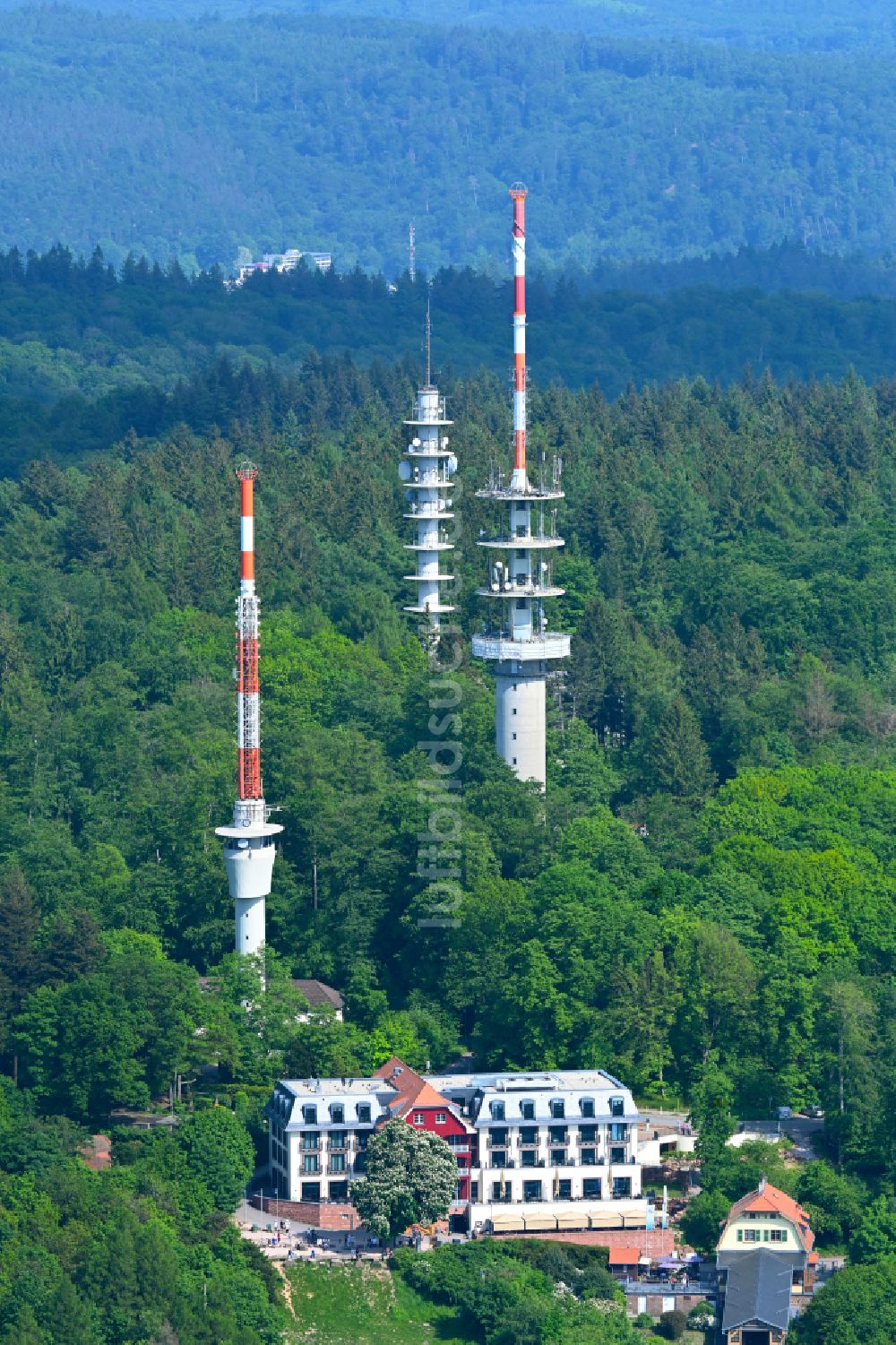 Luftbild Heidelberg - Funkturm und Sendeanlage auf der Kuppe des Bergmassives des Königstuhl in Heidelberg im Bundesland Baden-Württemberg, Deutschland