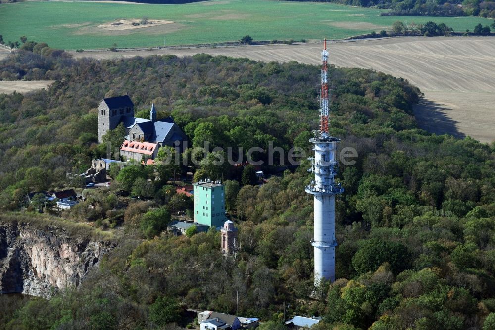 Luftbild Petersberg - Funkturm und Sendeanlage auf der Kuppe des Bergmassives Petersberg in Petersberg im Bundesland Sachsen-Anhalt, Deutschland