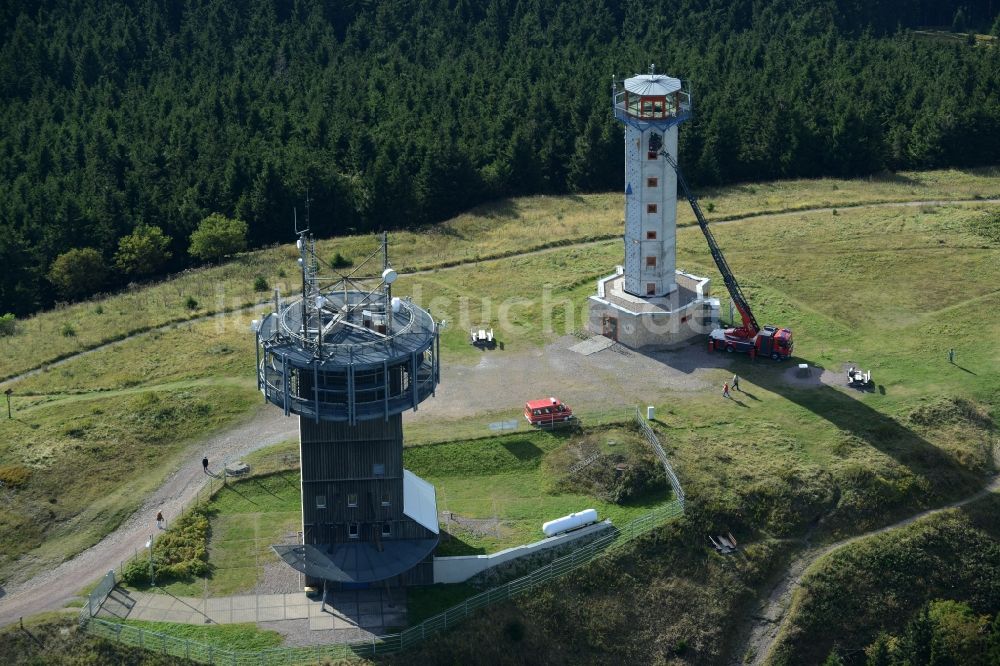 Luftaufnahme Gehlberg - Funkturm und Sendeanlage auf der Kuppe des Bergmassives Schneekopf in Gehlberg im Bundesland Thüringen