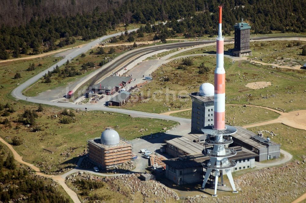 Schierke von oben - Funkturm und Sendeanlage auf der Kuppe des Brocken im Harz in Schierke im Bundesland Sachsen-Anhalt, Deutschland