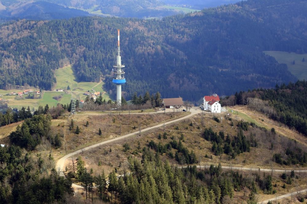 Luftaufnahme Schliengen - Funkturm und Sendeanlage auf der Kuppe des Hochblauen in Schliengen im Bundesland Baden-Württemberg