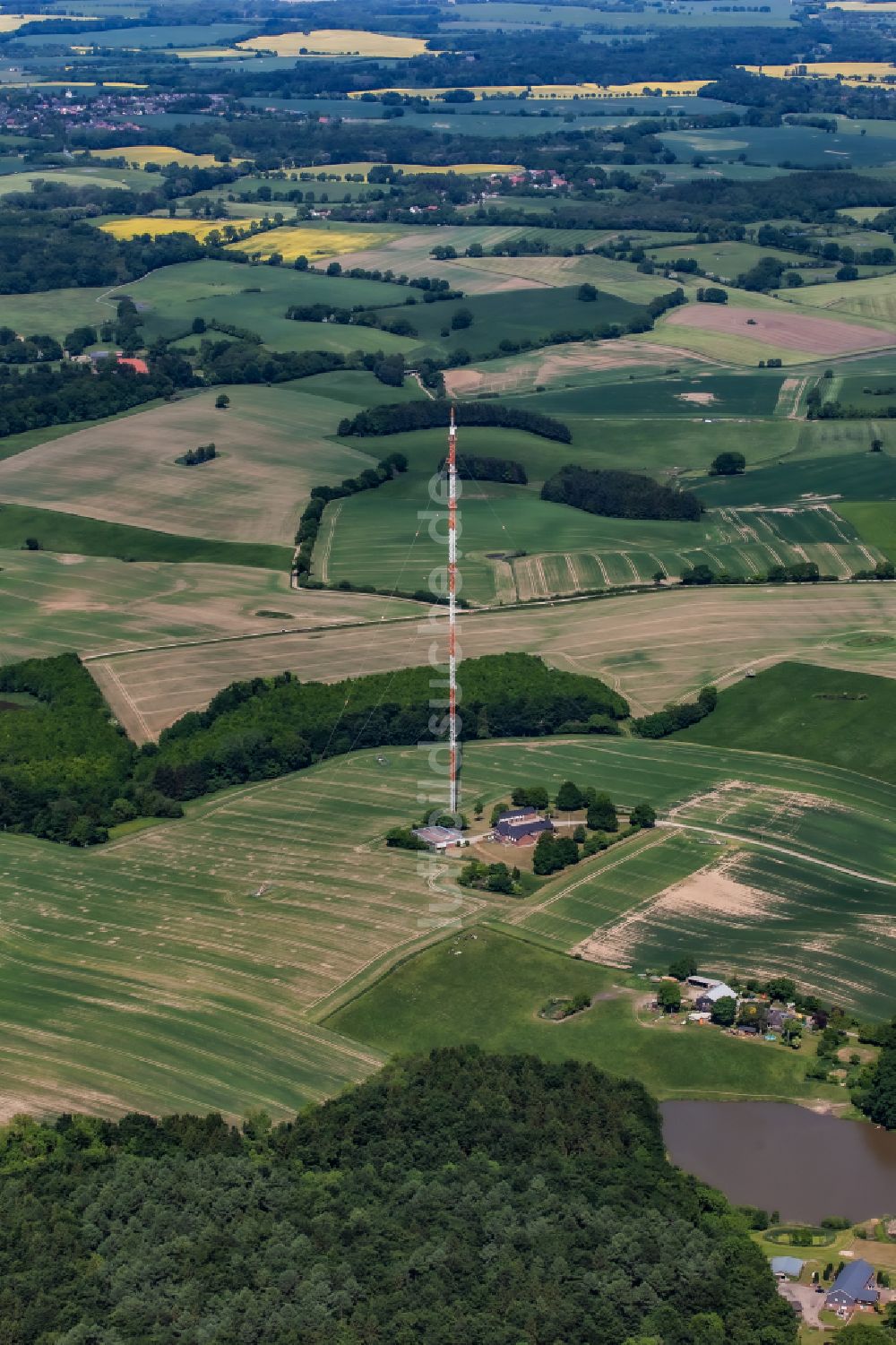 Schönwalde am Bungsberg aus der Vogelperspektive: Funkturm und Sendeanlage NDR Sender Bungsberg in Schönwalde am Bungsberg im Bundesland Schleswig-Holstein, Deutschland