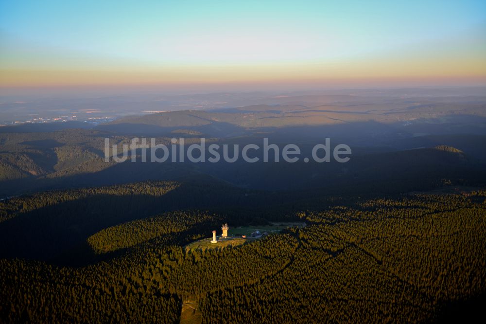 Luftbild Gehlberg - Funkturm und Sendeanlage Schneekopfturm in Gehlberg im Bundesland Thüringen, Deutschland