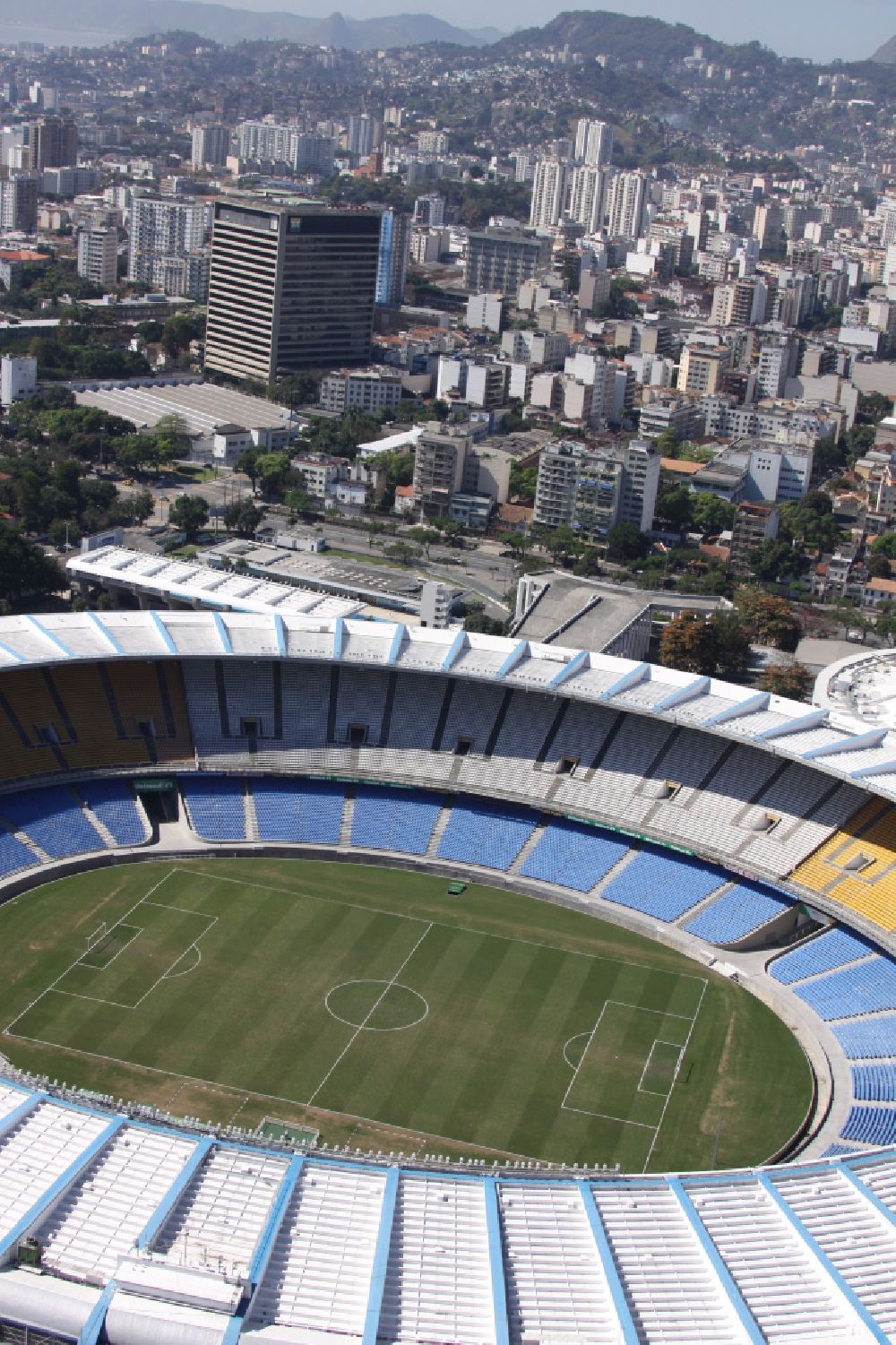 Luftbild Rio de Janeiro - Fussball- und Mehrzweckhalle Stadion Estadio do Maracana vor dem Umbau anlässlich des FIFA World Cup 2014 in Rio de Janeiro in Brasilien 