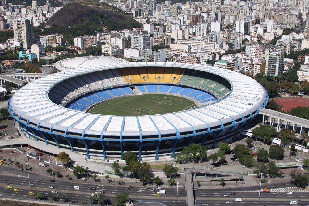 Luftaufnahme Rio de Janeiro - Fussball- und Mehrzweckhalle Stadion Estadio do Maracana vor dem Umbau anlässlich des FIFA World Cup 2014 in Rio de Janeiro in Brasilien 