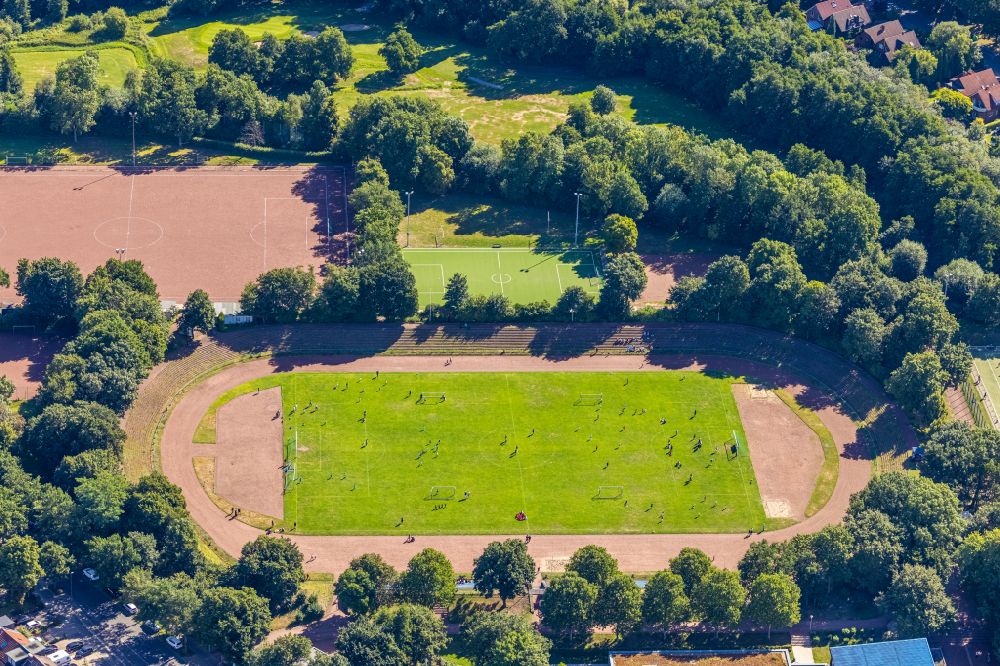Luftbild Gelsenkirchen - Fußballspiel auf dem Sportplatz des Eintracht Erle 1928 e.V. in Gelsenkirchen im Bundesland Nordrhein-Westfalen, Deutschland