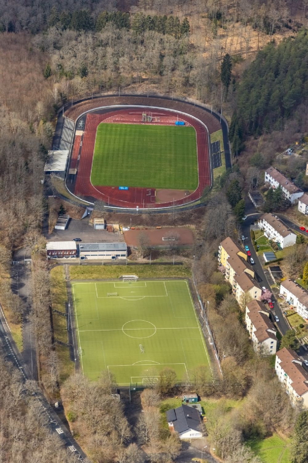 Luftaufnahme Siegen - Fussballstadion Hofbachstadion im Ortsteil Geisweid in Siegen im Bundesland Nordrhein-Westfalen, Deutschland