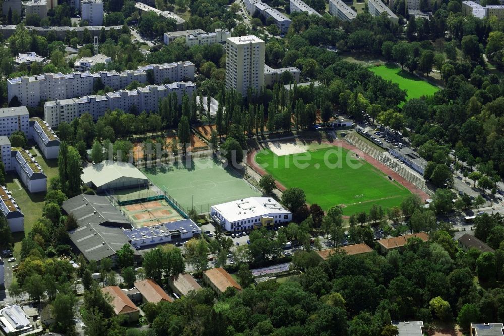Luftaufnahme Berlin - Fussballstadion Preussenstadion im Ortsteil Bezirk Lankwitz in Berlin, Deutschland