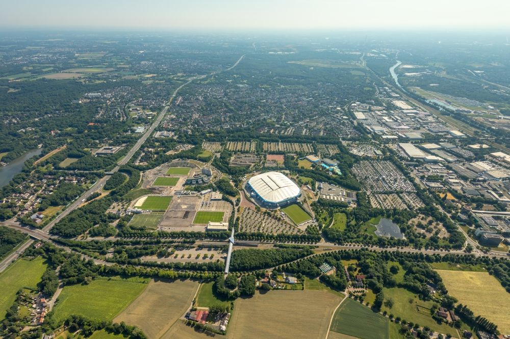 Luftaufnahme Gelsenkirchen - Fussballstadion Veltins-Arena auf Schalke des Vereins Schalke 04 in Gelsenkirchen im Bundesland Nordrhein-Westfalen