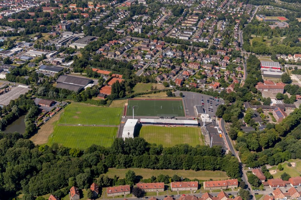 Luftbild Ahlen - Fussballstadion des Vereins ROT WEISS AHLEN e.V. an der August-Kirchner-Straße in Ahlen im Bundesland Nordrhein-Westfalen, Deutschland