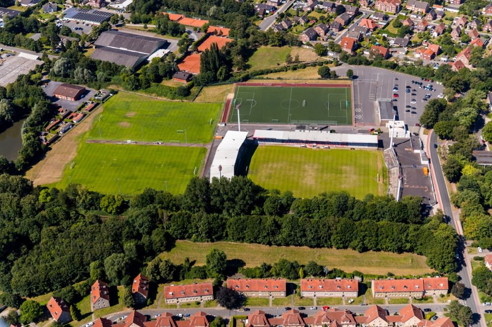 Luftaufnahme Ahlen - Fussballstadion des Vereins ROT WEISS AHLEN e.V. an der August-Kirchner-Straße in Ahlen im Bundesland Nordrhein-Westfalen, Deutschland