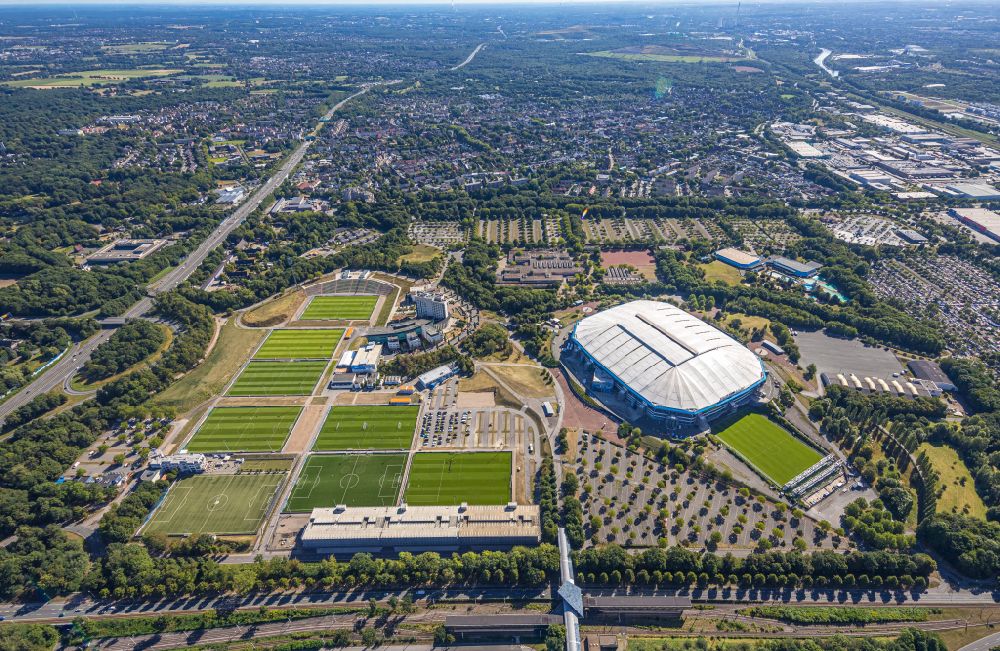 Gelsenkirchen von oben - Fussballstadion des Vereins FC Schalke 04 - VELTINS-Arena in Gelsenkirchen im Bundesland Nordrhein-Westfalen, Deutschland