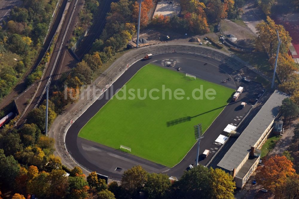 Berlin von oben - Fussballstadion des Vereins SSC Sport-Club Charlottenburg e.V. im Ortsteil Charlottenburg in Berlin, Deutschland