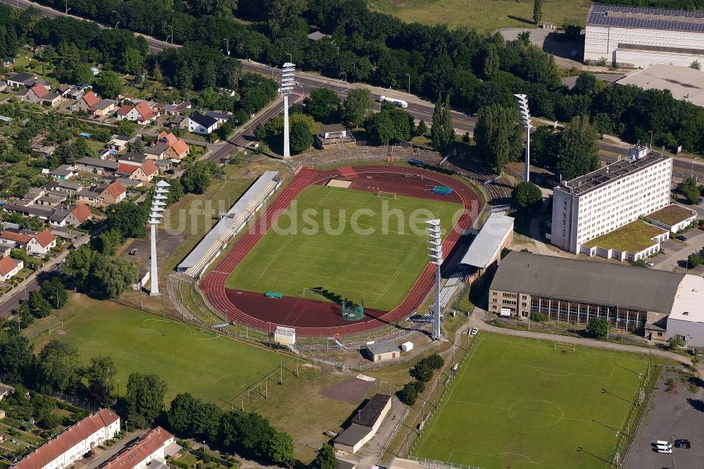 Luftaufnahme Brandenburg an der Havel - Fussballstadion des Vereins FC Stahl Brandenburg e.V. in Brandenburg an der Havel im Bundesland Brandenburg, Deutschland