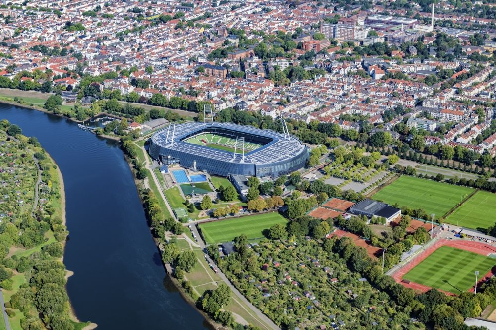 Luftaufnahme Bremen - Fussballstadion des Vereins Werder Bremen im Ortsteil Peterswerder in Bremen, Deutschland