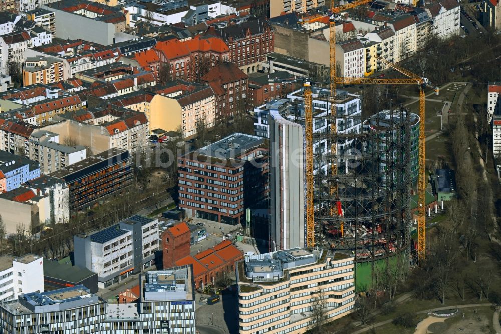 Berlin von oben - Gasometer- Hoch- Speicherbehälter beim Umbau und der Sanierung im Ortsteil Schöneberg in Berlin, Deutschland