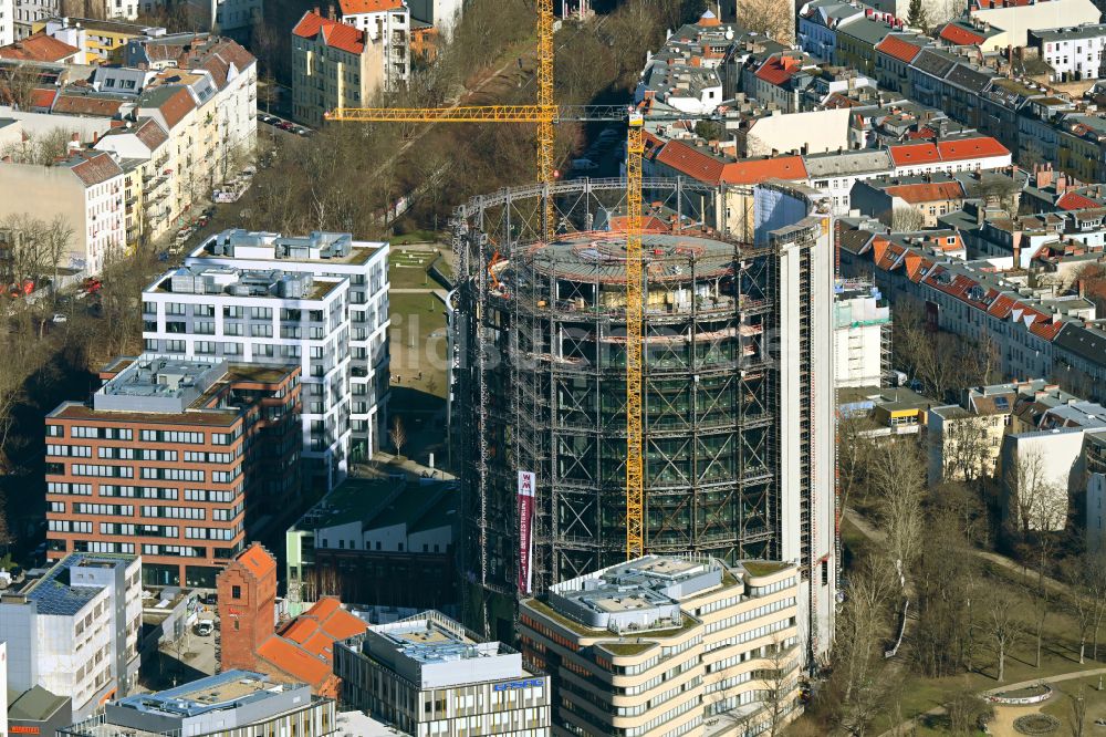 Berlin von oben - Gasometer- Hoch- Speicherbehälter beim Umbau und der Sanierung im Ortsteil Schöneberg in Berlin, Deutschland