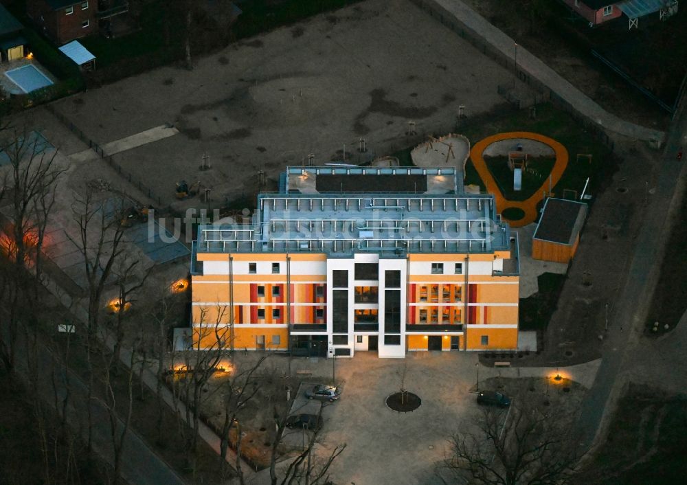 Luftbild Neuruppin - Gebäude des Altersheim - Seniorenresidenz in Neuruppin im Bundesland Brandenburg, Deutschland