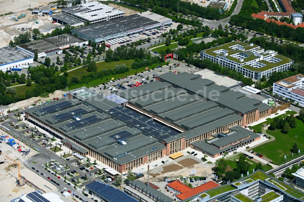 Luftbild München - Gebäude des Baumarktes der BAUHAUS München-Freimann in der ehemaligen Lockhalle in München im Bundesland Bayern, Deutschland
