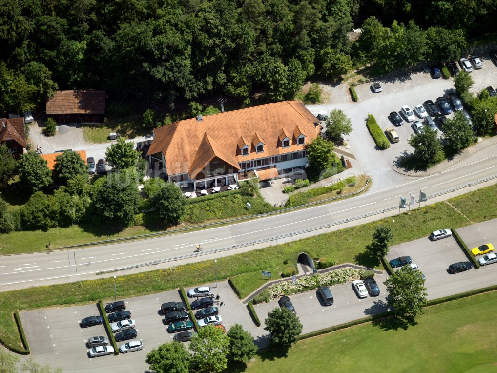 Starzach von oben - Gebäude des Club- Restaurant des Golfclub Schloss Weitenburg in Starzach im Bundesland Baden-Württemberg, Deutschland