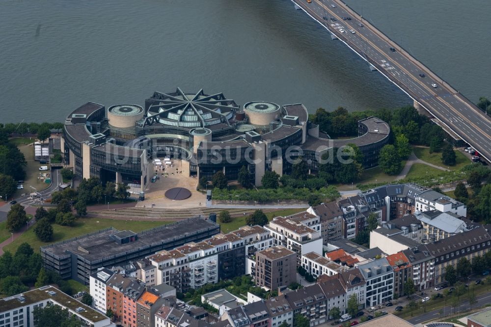 Düsseldorf von oben - Gebäude des Landtag mit Sitz der Landesregierung und des Landesparlament am Ufer des Flusses Rhein in Düsseldorf in Nordrhein-Westfalen NRW