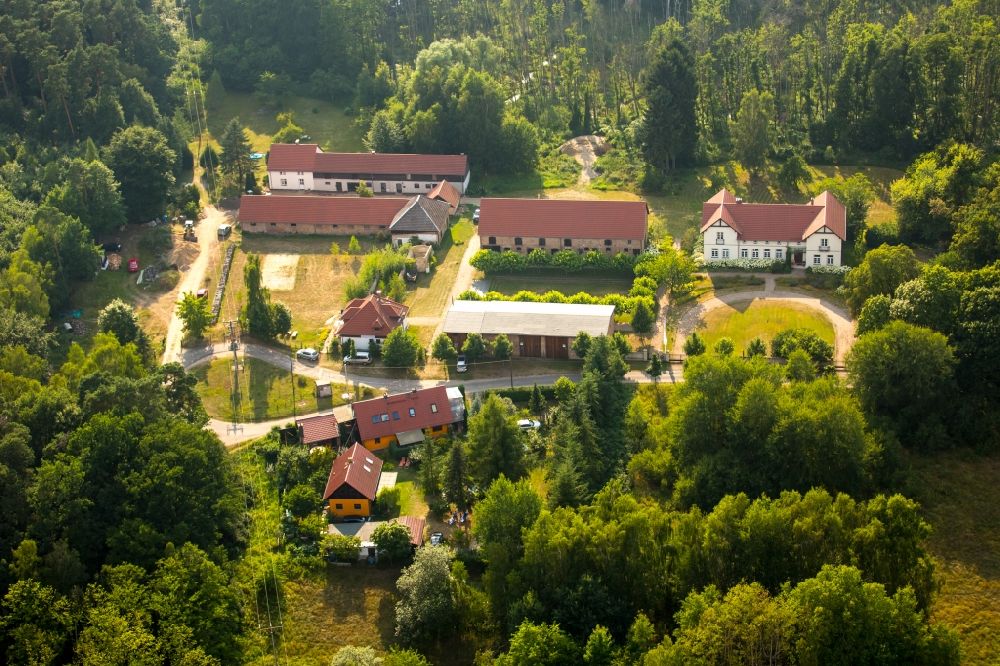 Luftbild Neu-Drosedow - Gebäude und Parkanlagen des Gutshauses Gut Drosedow in Neu-Drosedow im Bundesland Mecklenburg-Vorpommern