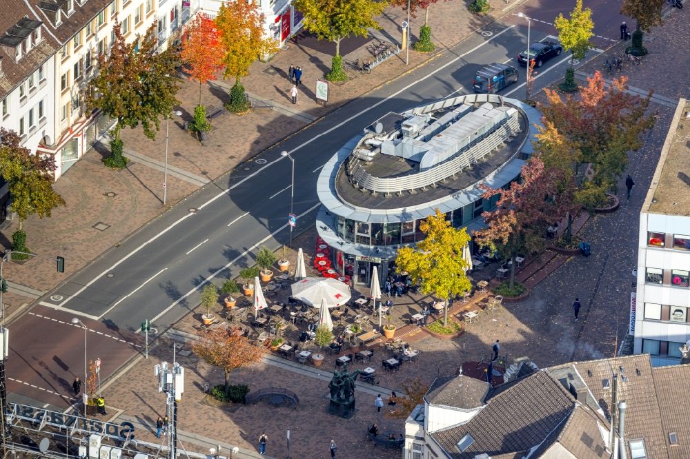 Luftaufnahme Bottrop - Gebäude des Restaurant Cafe Extrablatt in Bottrop im Bundesland Nordrhein-Westfalen, Deutschland