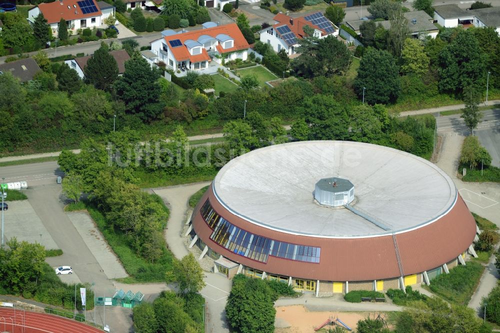 Ellwangen (Jagst) von oben - Gebäude der Sporthalle in Ellwangen (Jagst) im Bundesland Baden-Württemberg